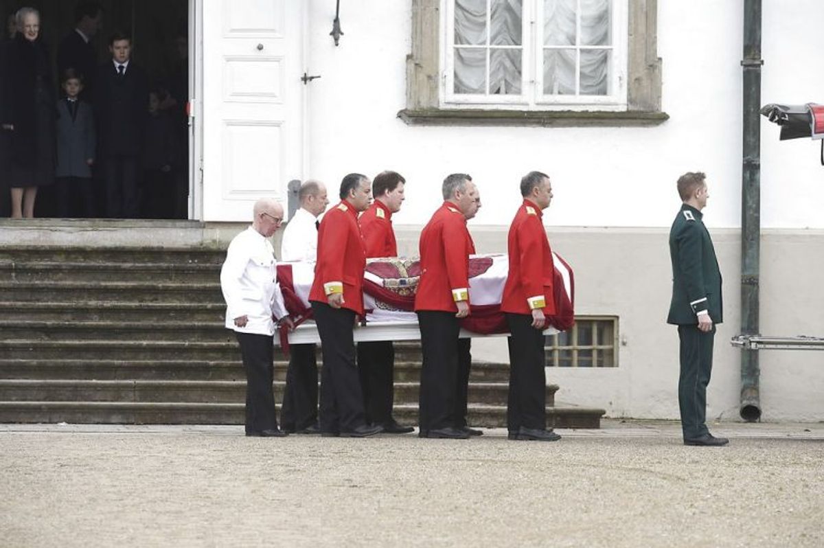 Prince Henrik”s casket is moved from Fredenborg Palace to Amalienborg Palace on Thursday, February 15 2018. Prince Henrik died on Tuesday February 13 at Fredensborg Palace.. (Foto: Liselotte Sabroe/Scanpix 2018)