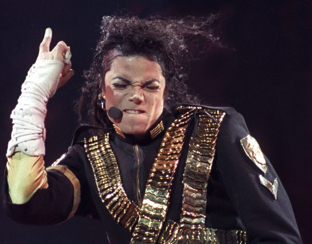 Michael Jackson udgav i 1997 en CD-single ved navn “Smile.” Den består af to numre, og har du den liggende, bør du vide, at den er blevet solgt for op til 10.000 kroner. Foto: Scanpix/Marcos Pacheco