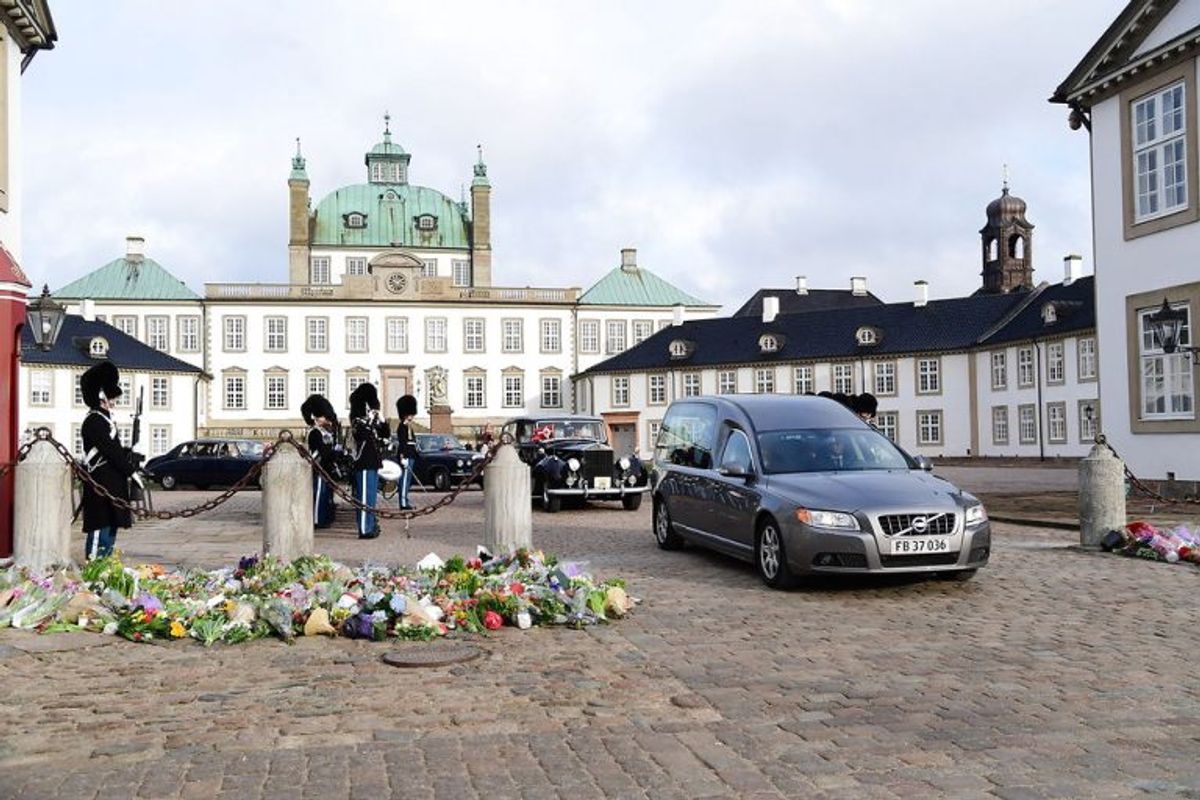 Prince Henrik”s casket is moved from Fredenborg Palace to Amalienborg Palace on Thursday, February 15 2018. Prince Henrik died on Tuesday February 13 at Fredensborg Palace.. (Foto: Bax Lindhardt/Scanpix 2018)