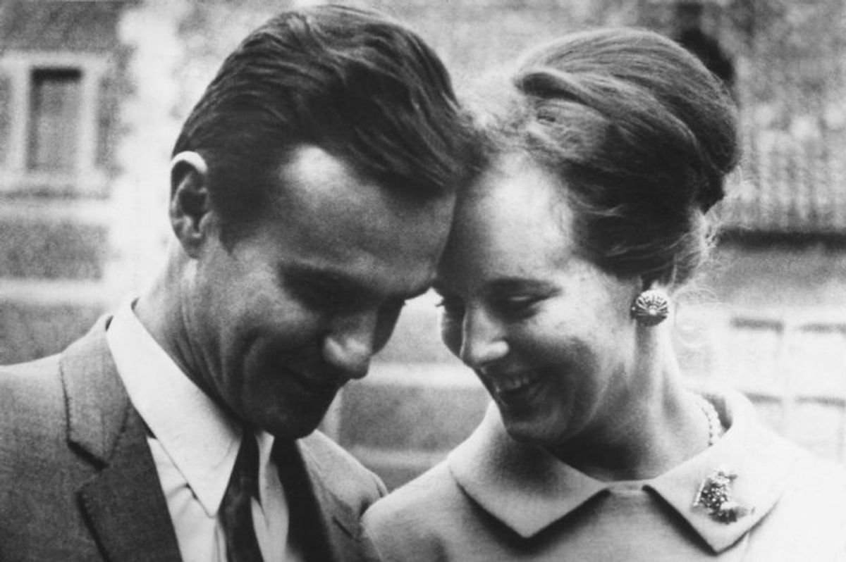 Kronprinsesse Margrethe med sin forlovede grev Henri de Monpezat på Frederiksborg slot i 1966.