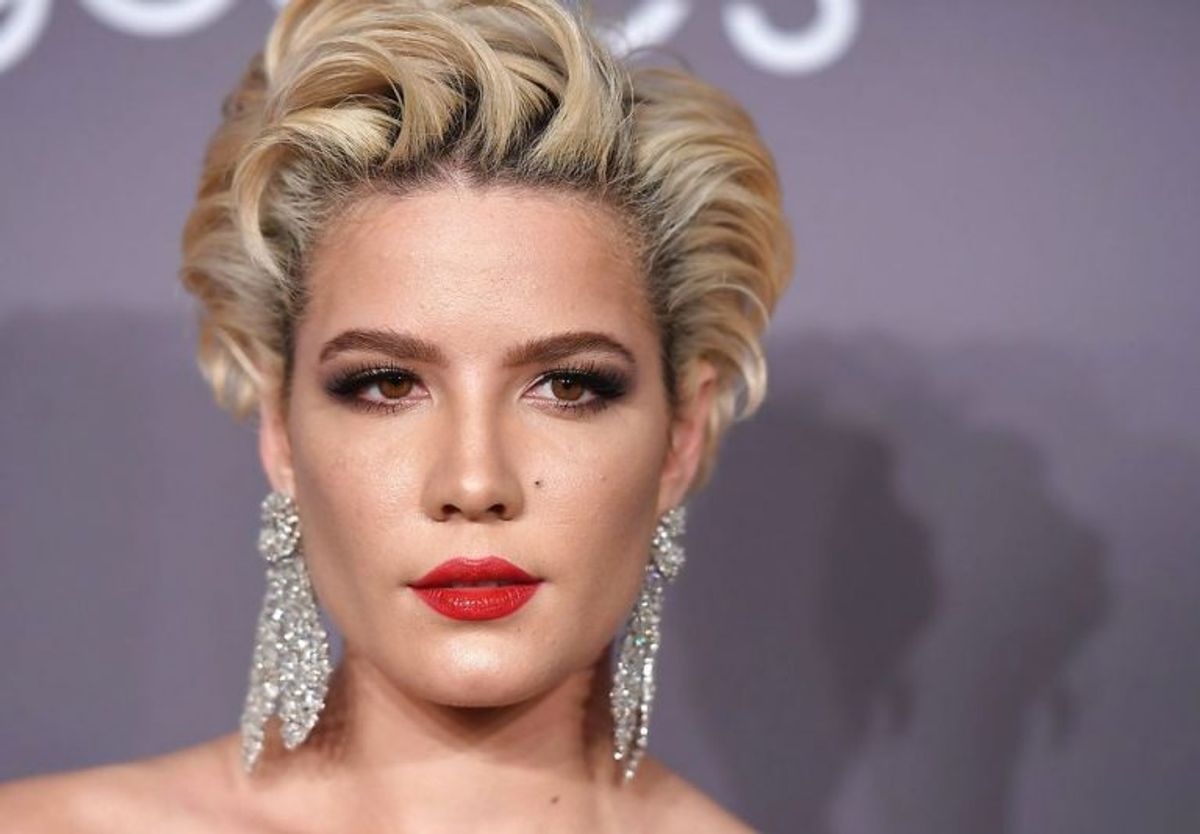 Halsey fik ufrivilligt luftet de private dele. Klik videre og se billederne. Foto: ANGELA WEISS/Scanpix.