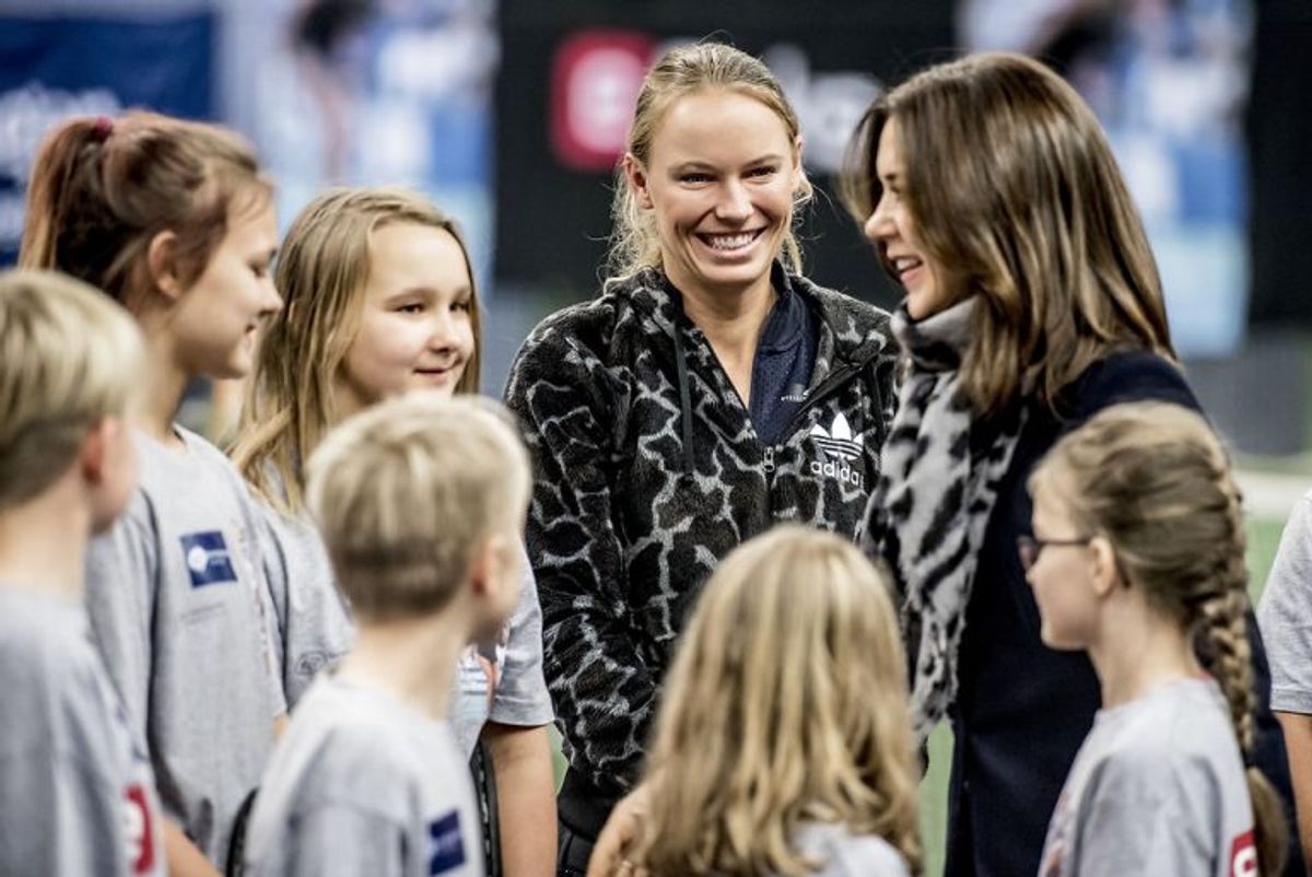 Caroline Wozniacki og kronprinsesse Mary ses her under en tennis-event i KB hallen, som organisationen Børnehjælpsdagen og e-Boks står bag. Foto: Mads Claus Rasmussen/Scanpix (Arkivfoto)