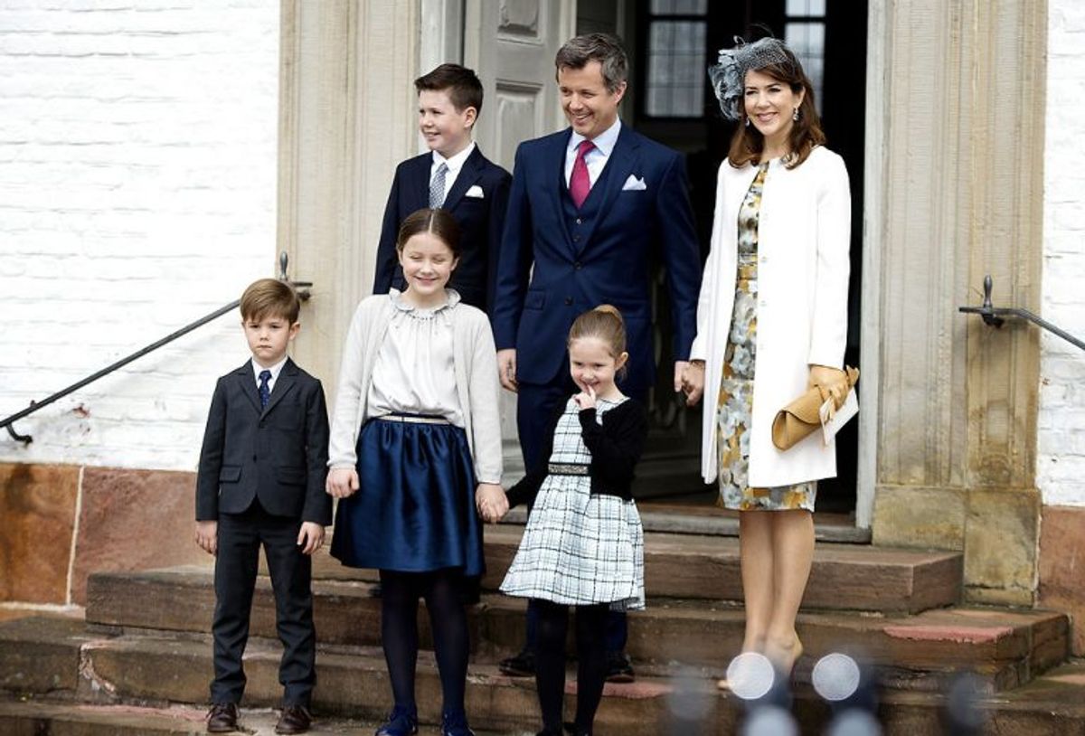 Kronprinsparret samt deres fire børn var med til prins Felix’ konfirmation den 1. april 2017. Foto: Nils Meilvang/Scanpix (Arkivfoto)