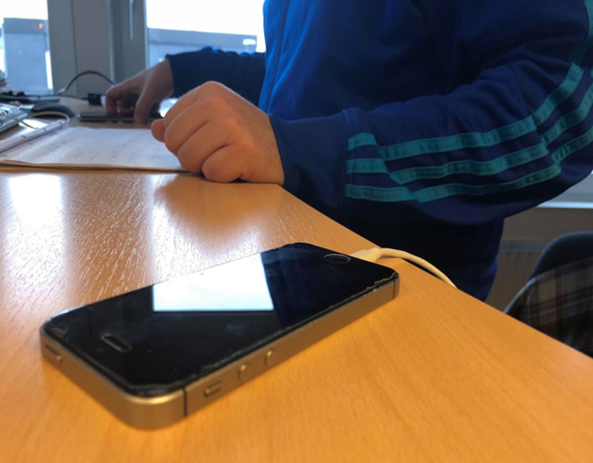 Sørg for at oplade, når du kan holde øje med opladeren. Foto: Jørgen Rosengren/Newsbreak.,dk.