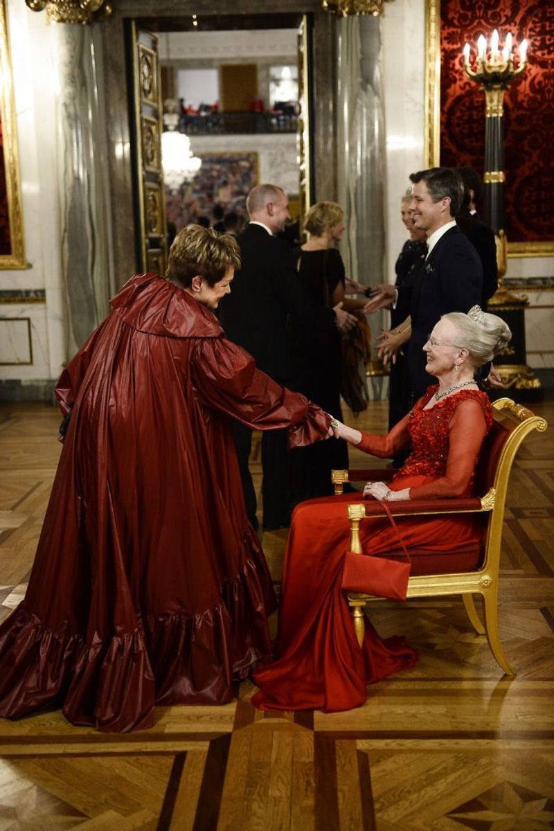 Ghita Nørby har flere gange hilst på dronning Margrethe. Her er det i 2016, hvor dronningen afholdt aftenselskab for kunst og kultur på Christiansborg Slot. Foto: Mathias Løvgreen Bojesen/Scanpix (Arkivfoto)