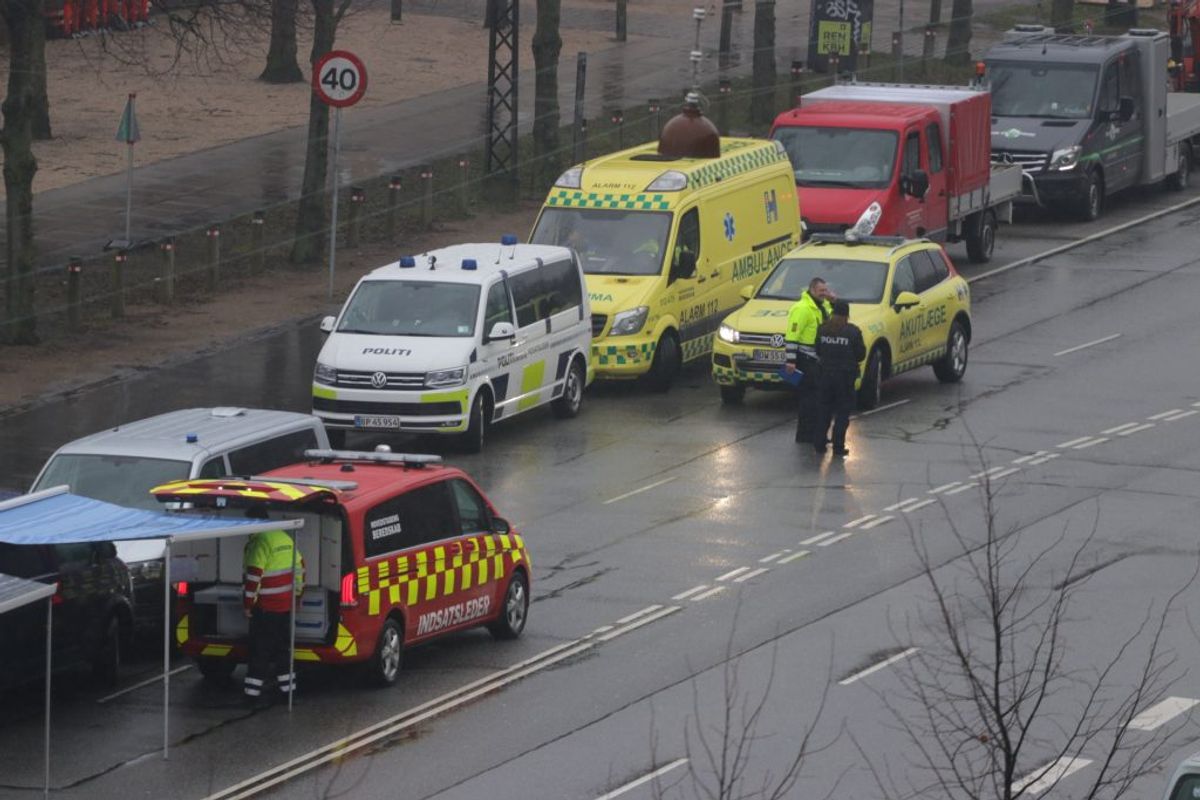 Lige nu er et større område omkring den amerikanske ambassade på Østerbro afspærret. Foto: Daniel D./Presse-fotos.dk