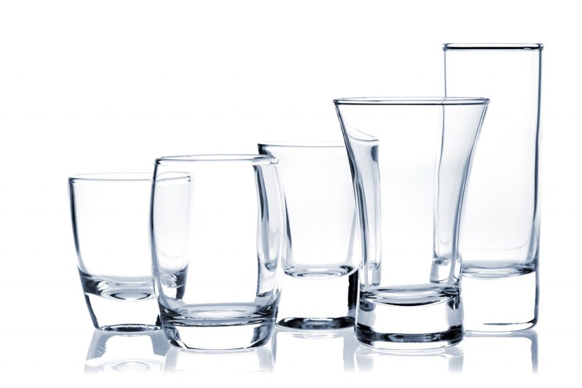 Og vupti – så er glassene (krystal)klare. Foto: Colourbox.