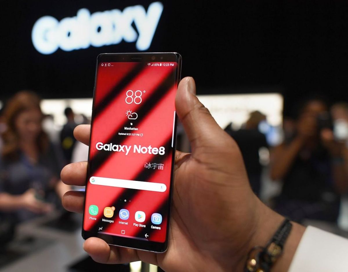 På en Android-telefon finder du under seneste opkald det nummer eller den kontaktperson, du vil blokere. Hold din finger nede på navnet eller nummeret i et sekund, til en lille menu popper op. Her kan du blokere vedkommende. Foto: Scanpix/Don Emmert