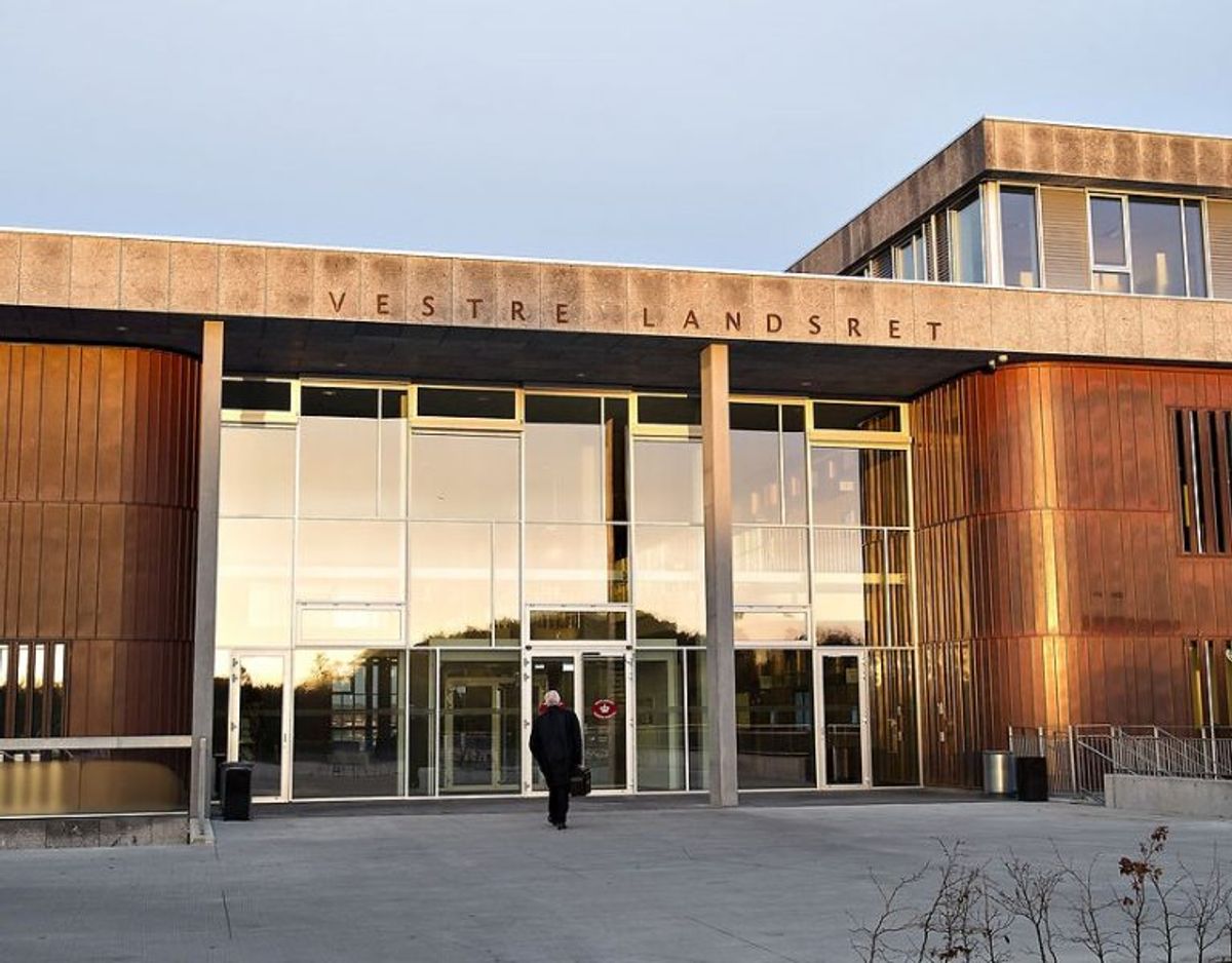 Venstre-politikeren Knud Jakobsen trak sig fra politik, efter han i august i år blev kendt skyldig i mandatsvig mod sin tidligere arbejdsplads, Naturstyrelsen, af Vestre Landsret. Knud Jakobsen sad i byrådet i Esbjerg Kommune. Han fik en dom på tre måneders betinget fængsel og skulle betale en erstatning på 49.000 kroner for at have fået styrelsen til at lave målinger i sine private vandboringer. Selv mente han, at han var blevet offer for et justitsmord. Foto: Scanpix