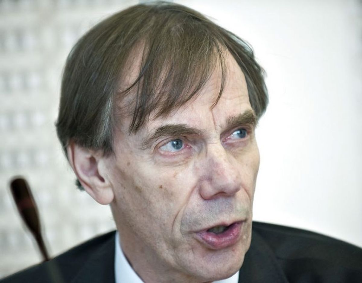 Mogens Camre fra Dansk Folkeparti blev i 2016 dømt for at overtræde racismeparagraffen. Mogens camre havde på Twitter skrevet “muslimerne fortsætter, hvor Hitler sluttede. Kun den behandling, Hitler fik, vil ændre situationen.” Han kunne blive siddende i byrådet i Gladsaxe Kommune på trods af sagen. Mogens Camre døde i december 2016. Foto: Scanpix