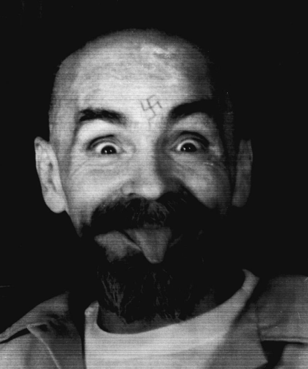Den berygtede massemorder Charles Manson er død. Foto: Scanpix