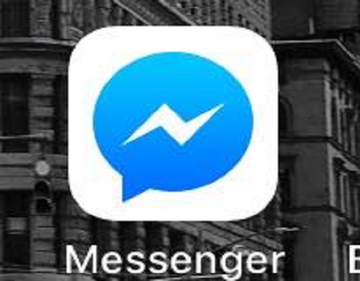 Det er via Messenger, beskeden spredes. Foto: Jørgen Rosengren/Newsbreak.dk.