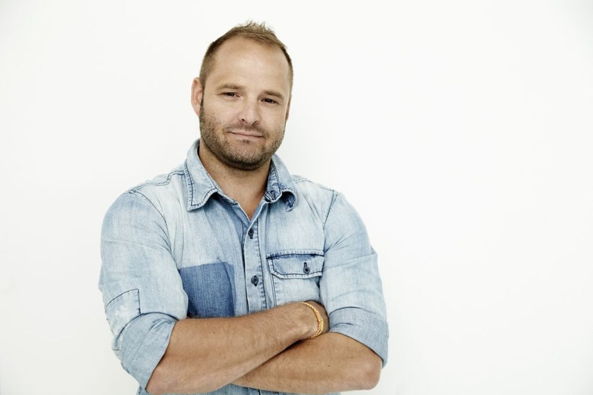 Lars Rasmussen oplevede i Nærkontakt, at de fik kontakt til hans afdøde kammerat, Charly. Foto: Krestine Havemann/Discovery Networks Danmark.