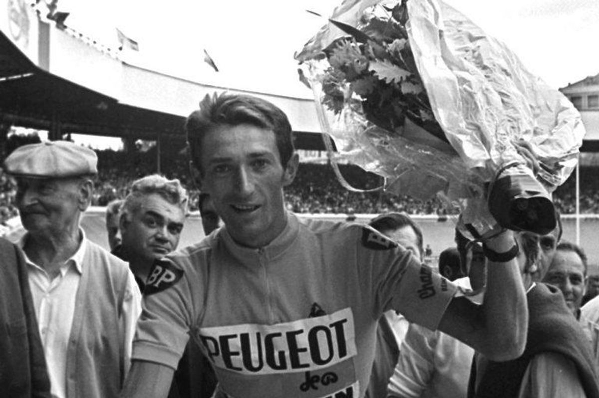 Billedet her af Roger Pingeon er taget den 23. juli 1967 umiddelbart efter han havde vundet Tour de France. Den 19. marts døde Roger Pingeon. Foto: Scanpix.