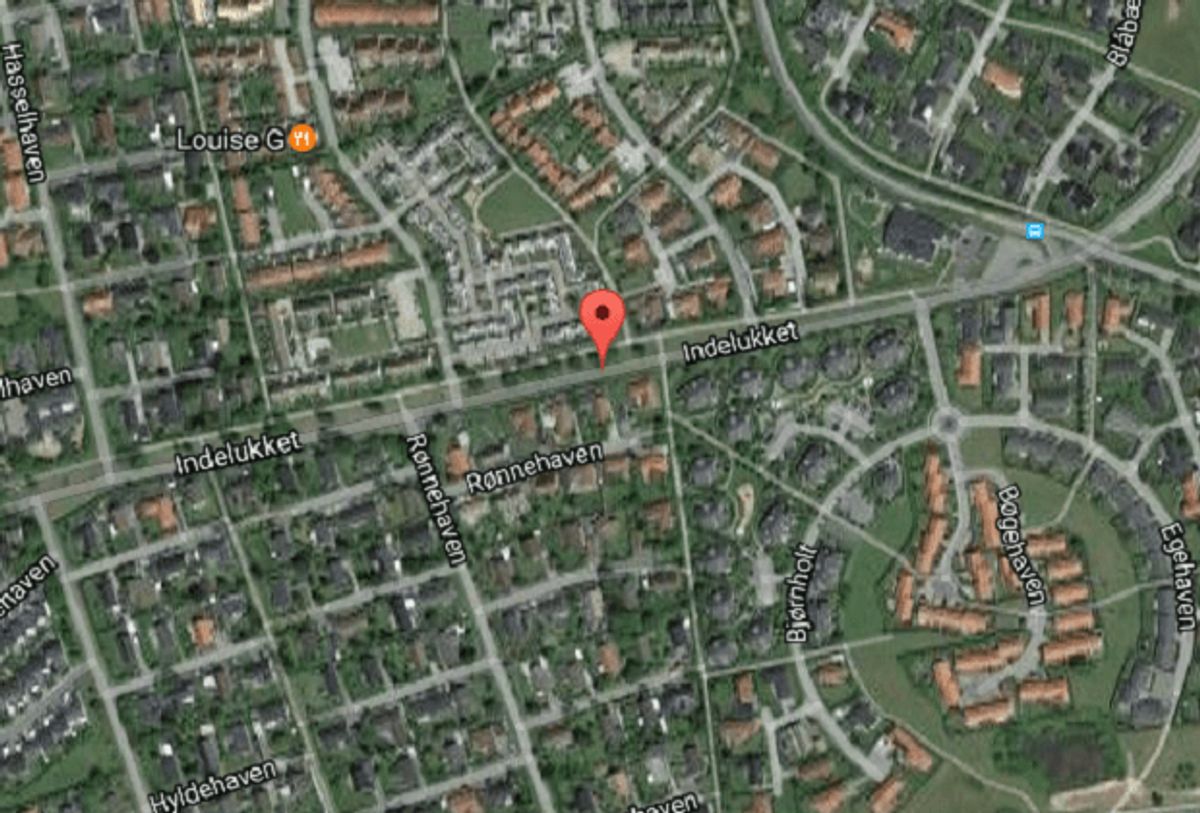Det var her på Indelukket i Lystrup, hvor Philip styrtede. Foto: Google Maps.