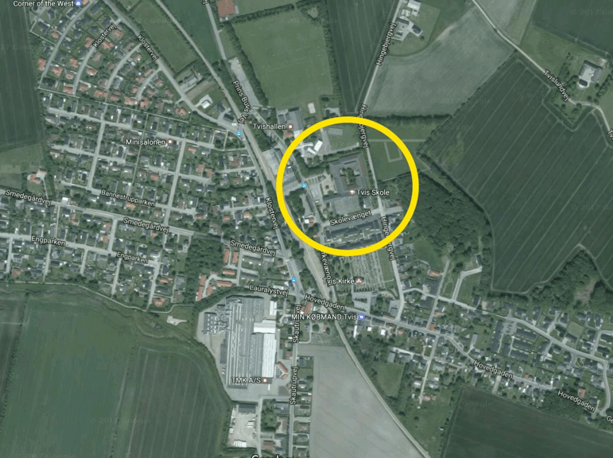 Ulykken skete ved Tvis Skole. Foto: Google Maps