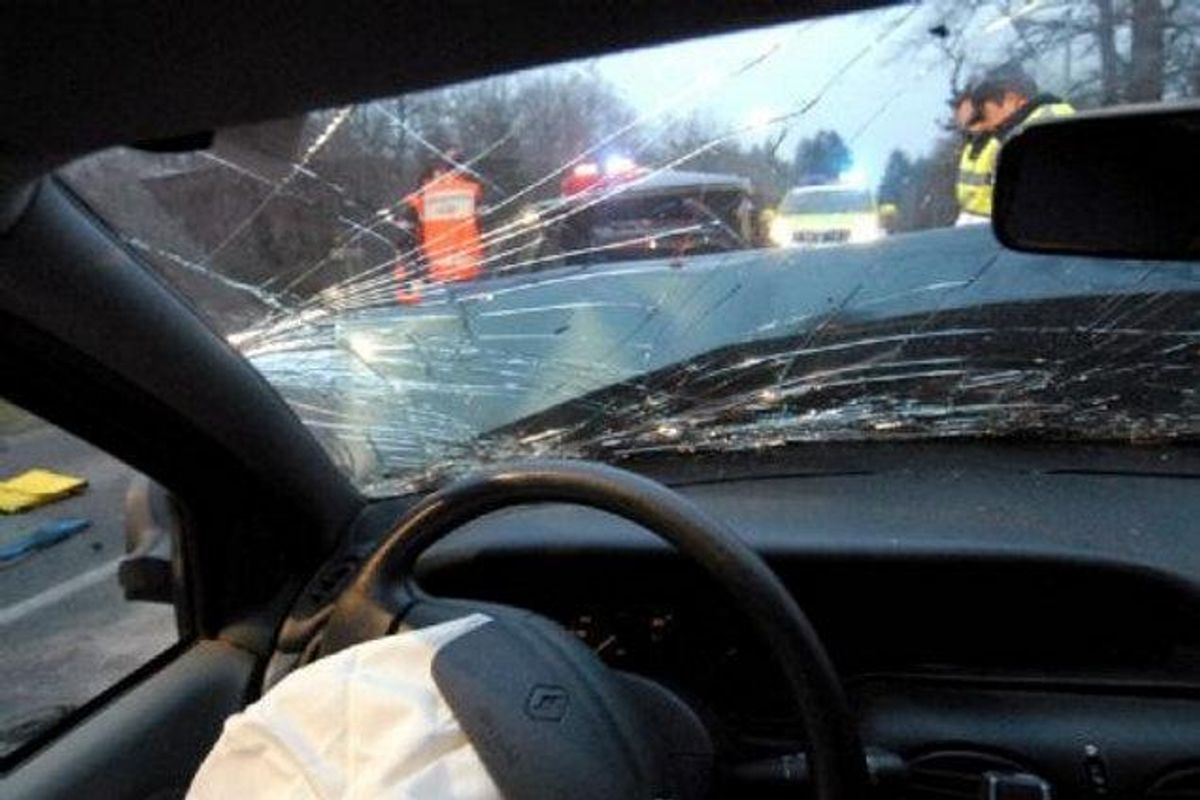 To kvinder på henholdsvis 19 og 21 år blev dræbt ved en voldsom ulykke på motorvejen ved Horsens i december 2014. En lastbilchauffør blev efterfølgende dømt for uagtsomt manddrab. Nu vil kvindernes familie have vognmandens forsikringsselskab til at betale betale såkaldt tortgodtgørelse. (Genrefoto). Foto: Colourbox/Free