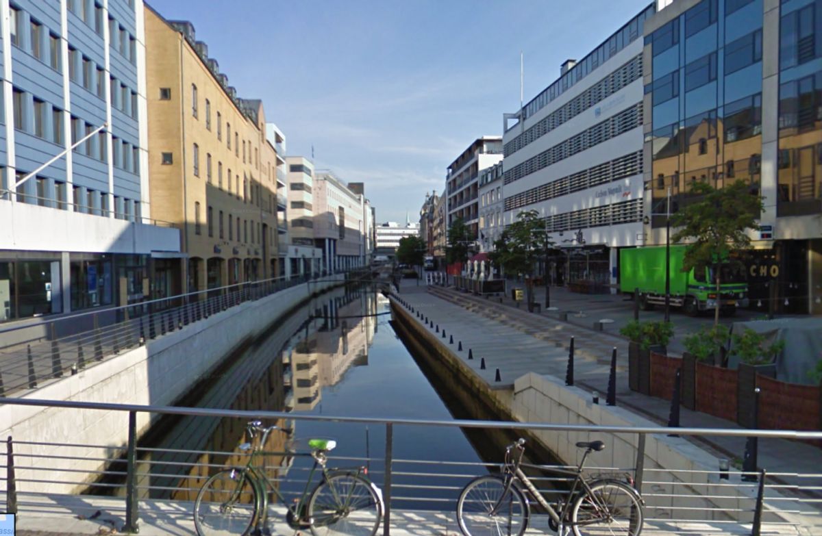 Kvinden strøg i vandet. Manden blev sigtet for vold. Det skete ved Åboulevarden i Aarhus. Foto: Google Street View.