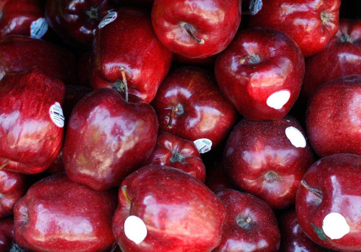 1: 64 pct. af de konventionelle udenlandske æbler indeholder rester af sprøjtegift. I de danske æbler er der målt seks forskellige sprøjtegifte, mens de udenlandske er oppe på 14 forskellige. KLIK og se flere madvarer. Foto: Colourbox.