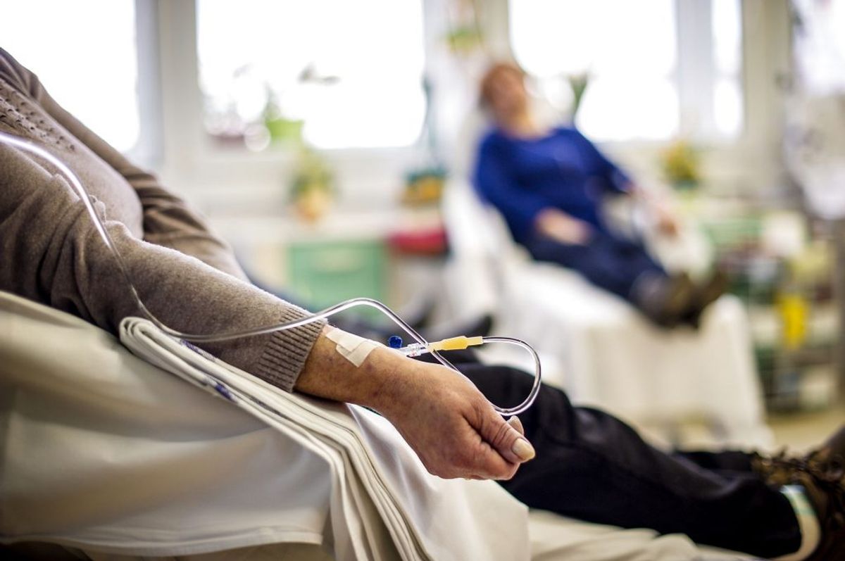 Cancer, også kendt som kræft, består af en række forskellige sygdomme, eksempelvis hudkræft, lungekræft, leukæmi, bryst-kræft, livmoderkræft og kræft i hjernen. I 1999 levede der 203020 personer i Danmark med en kræftdiagnose. Foto: Scanpix.