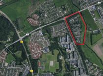 Brutal hjemmerøver er endnu på fri fod: Flygtede i ægtepars bil