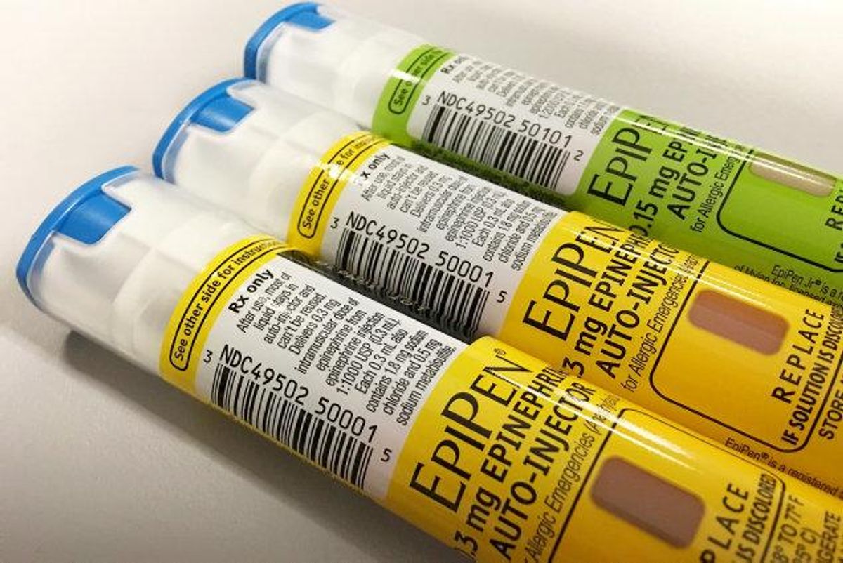 Potentielt fatale defekter i EpiPen får firmaet Meda til at tilbagekalde fire partier i Danmark. Foto: / Reuters/Reuters