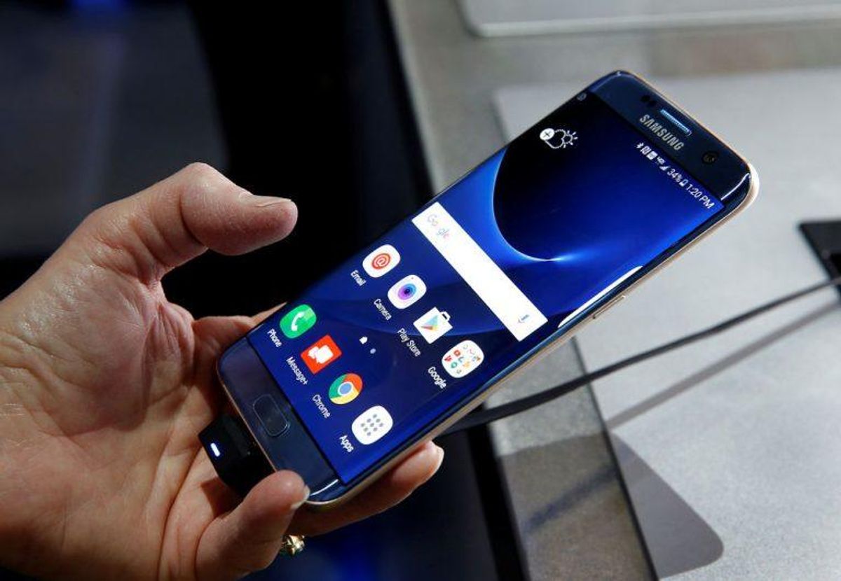Sådan ser Samsungs S7 Edge ud, når der ikke har været ild i den. KLIK og se, hvordan Mortens så ud efter den voldsomme episode. Foto: Steve Marcus/Scanpix.