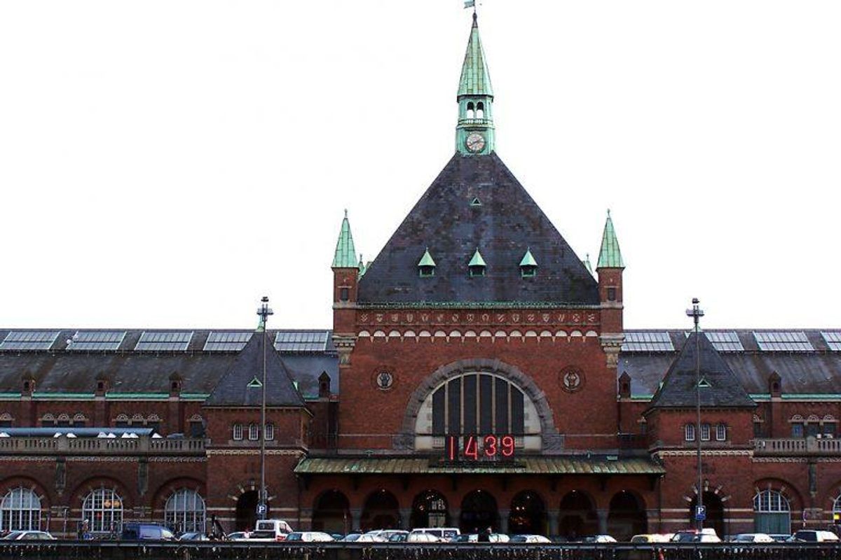 Hovedbanegården i København. Her ligger de to 7-Eleven butikker, der har fået vare fra det muse-inficerede lager. Foto: Brian Bergmann/Scanpix.