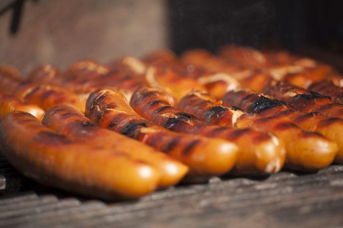 Tulip Food Company tilbagekalder nu et parti grillpølser. Klik videre og se pakken. Foto: Colourbox.