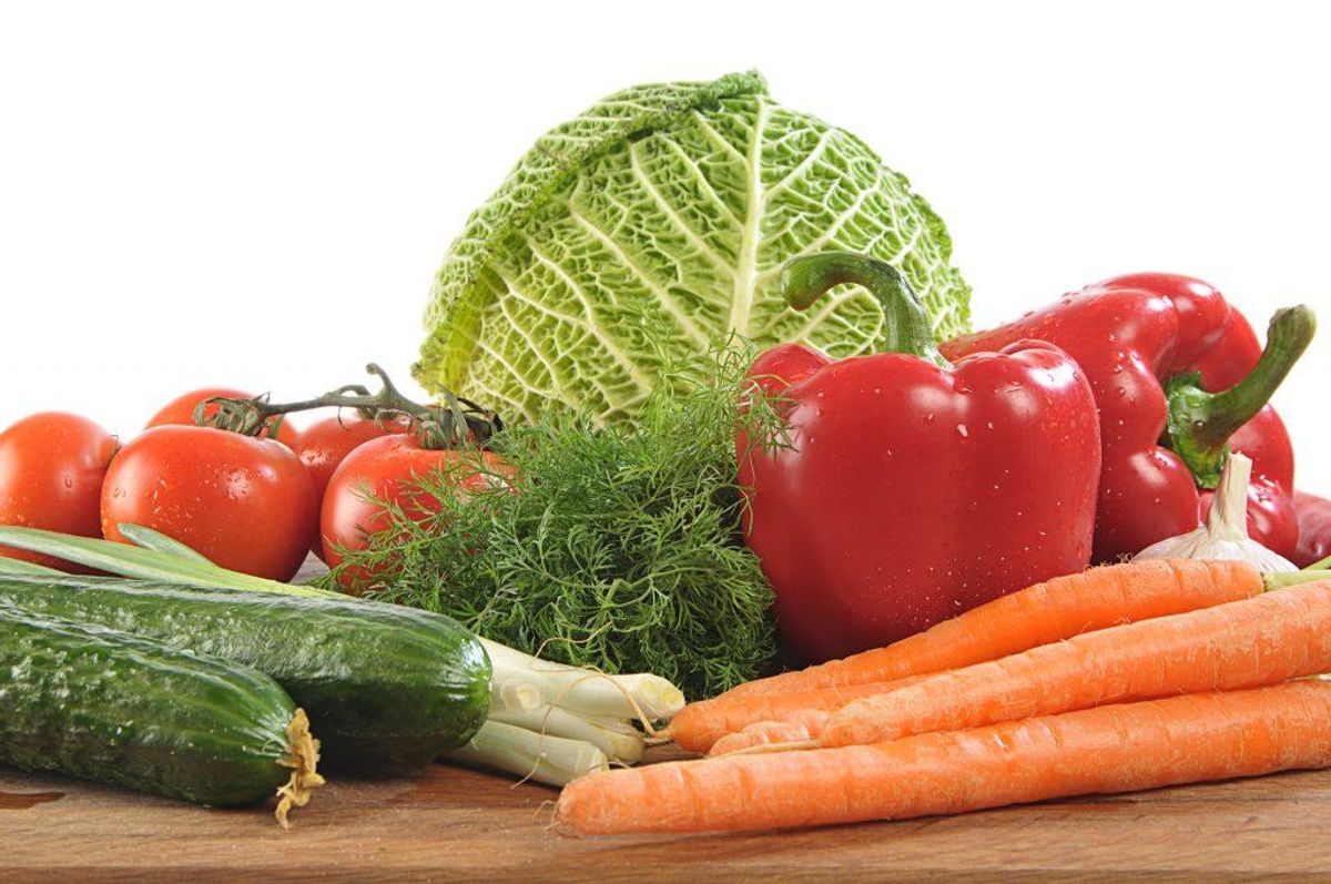 Grønt: Snackgrønt er godt til dagen. Skær gulerødder, agurk, peberfrugter, broccoli eller blomkål ud. Små tomater, radiser, sukkerærter og kogt majskolbe er også godt. Alternativt kan man lave en dip til grøntsagsstavene for at gøre det mere interessant. Avocado kan også bruges til smørelse af brødet i stedet for smør. Foto: Colourbox.com (Modelfoto)