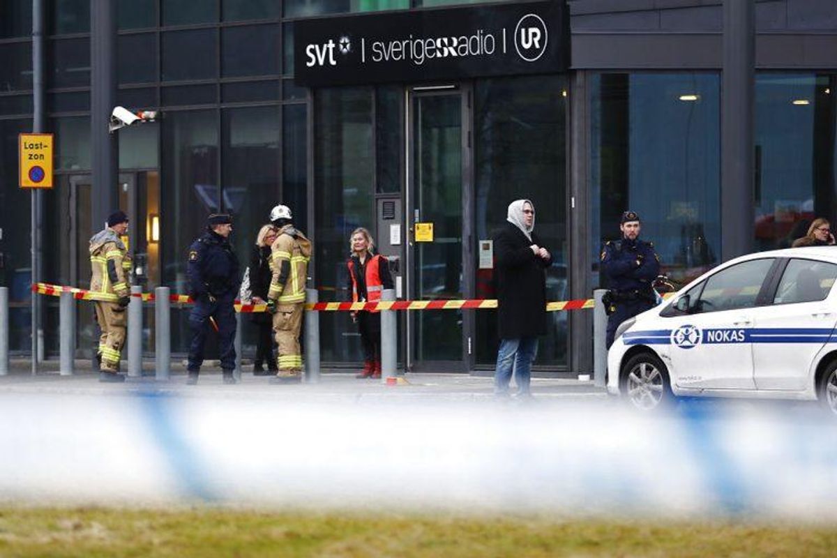 SVTs bygning er evakueret efter en journalist har modtaget en forsendelse med et hvidt pulver. Foto: Thomas Johansson / TT kod 9200