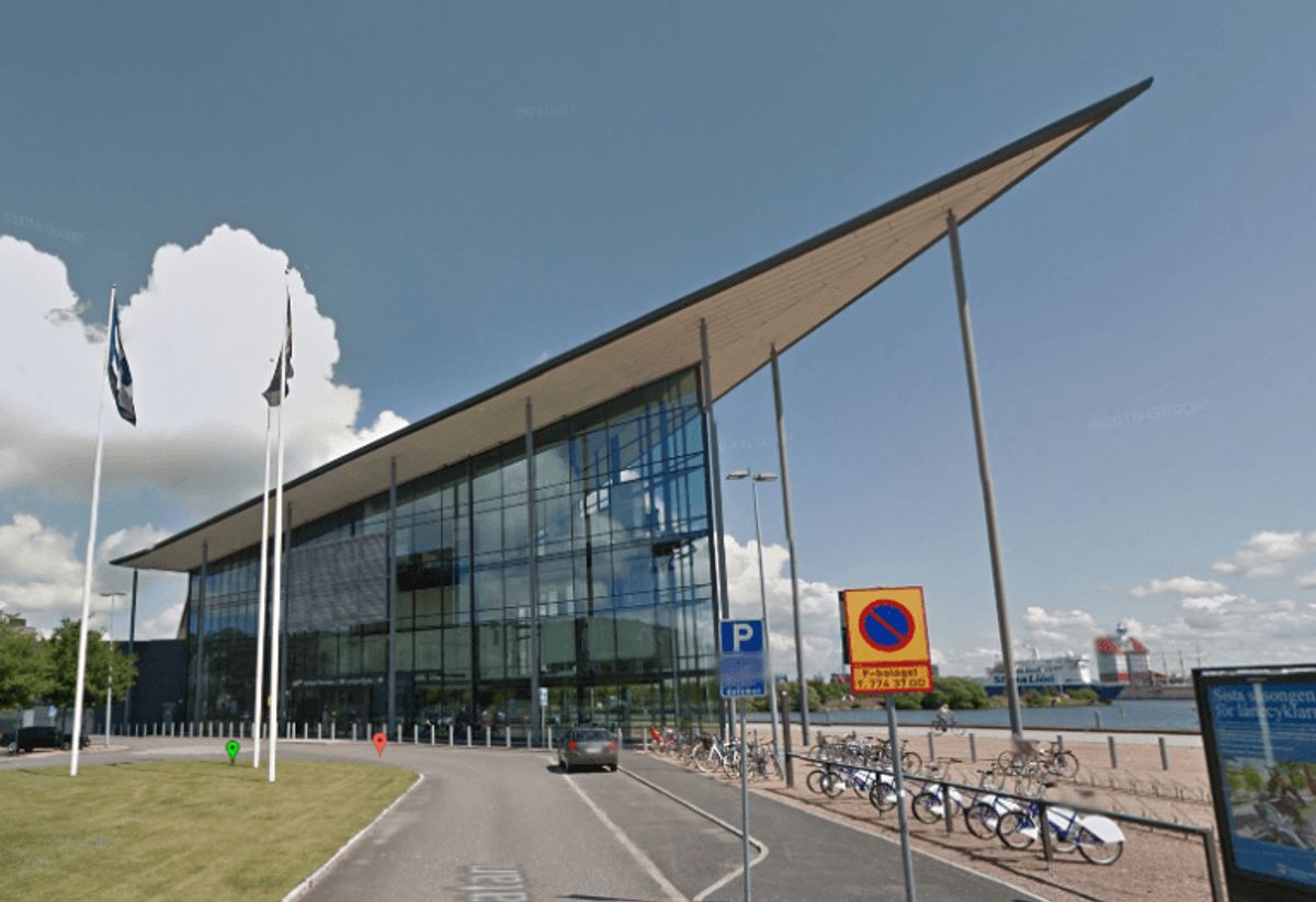Det er denne bygning, der huser SVT i Göteborg, der er evakueret. Foto: Google Maps.