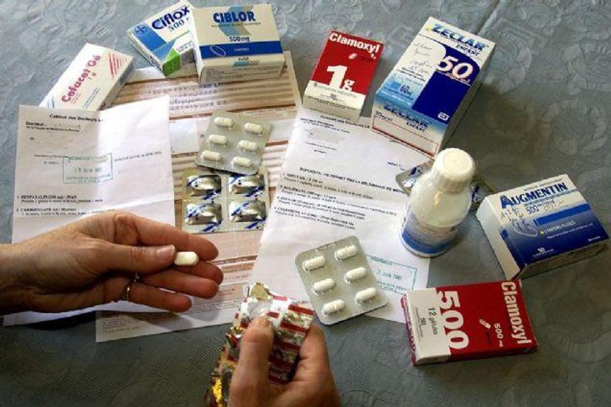 Læger udskriver fortsat for meget antibiotika og vælger desuden for ofte den mere bredspektrede form, der øger risikoen for at bakterier bliver resistente. Det viser den årlige Danmap-rapport. Lægeforeningen erkender og efterlyser nationale guidelines. Foto: Colourbox/Free