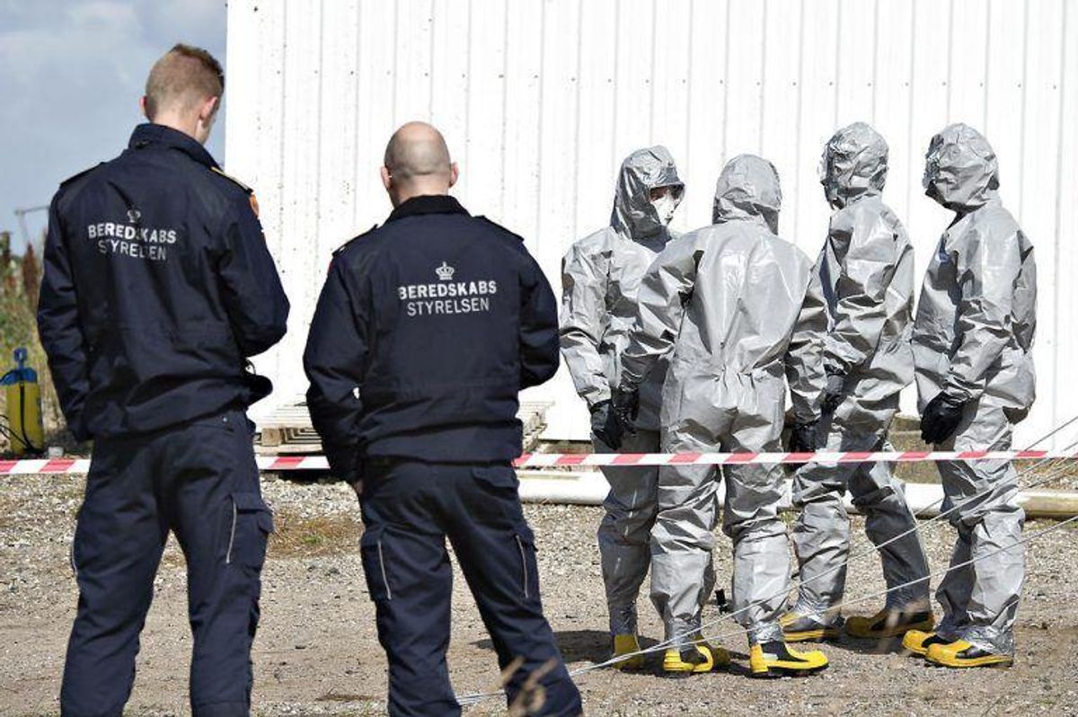 Fugleinfluenza er fundet i blandt andet Tyskland. Den smitsomme sygdom er flere gange tidligere opdaget i Danmark; her fra en aflivning af en besætning i Nordjylland. (Foto: Henning Bagger/Scanpix 2016)