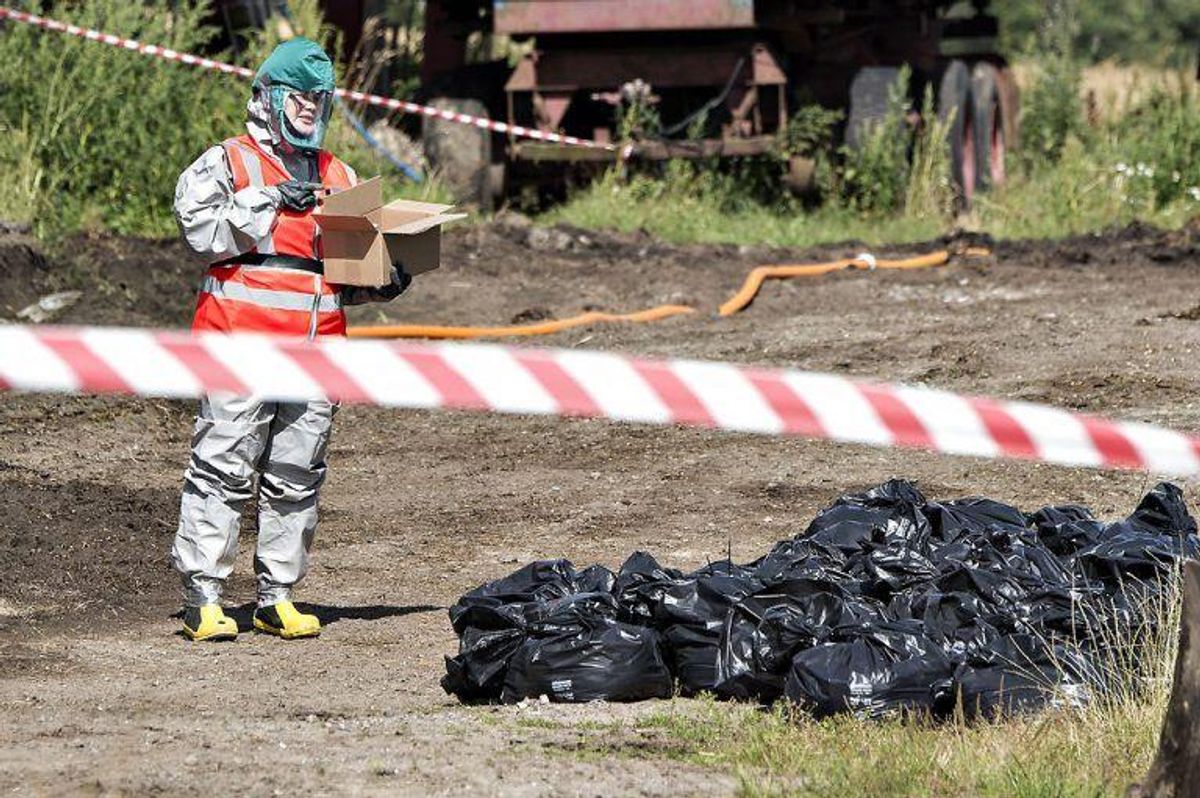Fugleinfluenza er fundet i blandt andet Tyskland. Den smitsomme sygdom er flere gange tidligere opdaget i Danmark; her fra en aflivning af en besætning i Nordjylland. (Foto: Henning Bagger/Scanpix 2016)