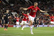 Zlatans sejrsmål sender United tilbage på Europa-sporet