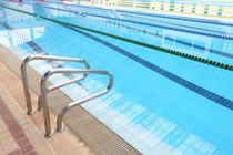 Børn smides i koldt gys og får blå læber