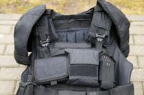 Fætre testede skudsikker vest: Det gik fuldstændig galt