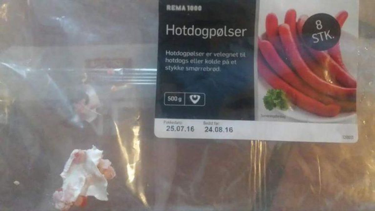 Det var i disse pølser, Anja og hendes familie fandt to stykker plastik. Klik videre for at se et billede af plastikstykket. Foto: Anja Pedersen.