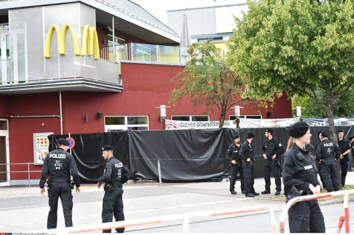 Den 18-årige massemorder brugte angiveligt Facebook til at lokke ofre til en McDonald’s Restaurant. Foto: Scanpix/Roman BABIRAD/SIPA/1607231623