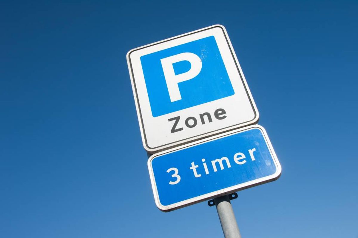 Der findes 2.850 antal offentlige parkeringspladser i Kolding midtby. Efter 1. maj vil det være gratis at parkere på 2.270 af pladserne. Foto: Colourbox.com (Modelfoto)