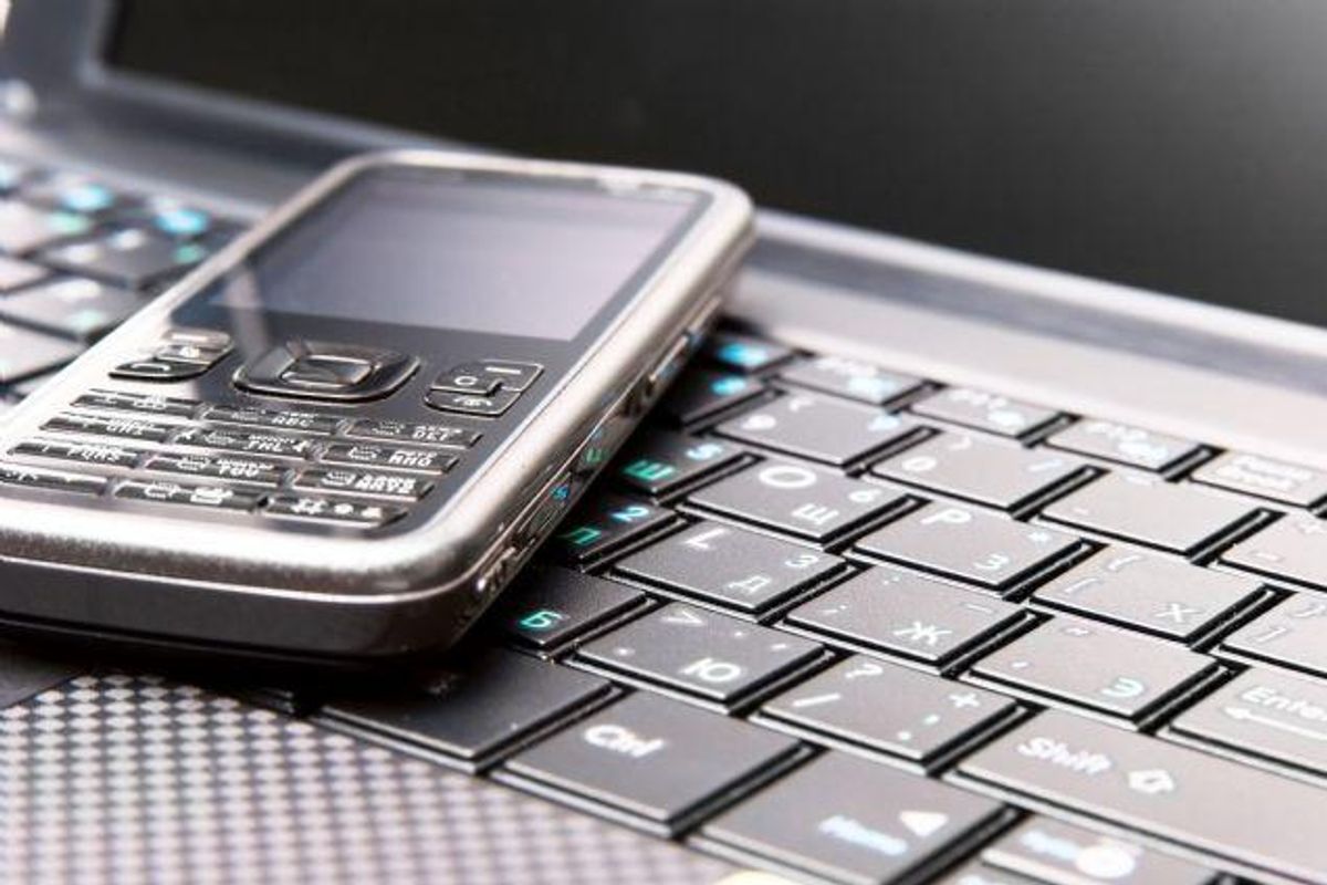 Ud over roen, når det ikke bimler og bamler med e-mails og sociale opdateringer hele tiden, har gammeldags mobiltelefoner også den fordel, at de holder batteri meget længere end nutidens smartphones. Foto: Colourbox/free