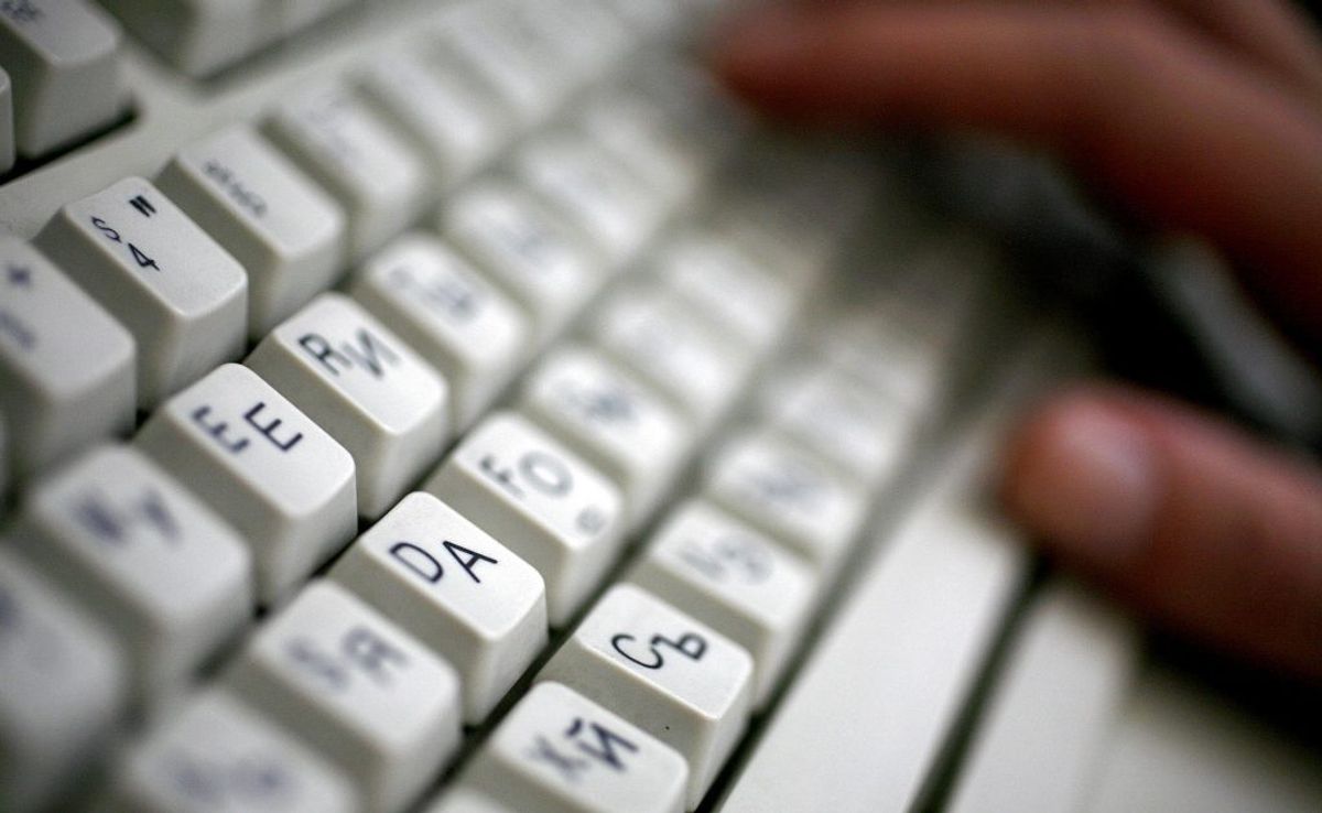 An employee types on a computer keyboard with both Latin and Cyrillic letters in Sofia in this June 23, 2008, file photo. The regulatory body that oversees Internet domain names voted on Monday to revamp the domain naming system for websites, allowing them to end with words like “apple” and “orange” instead of suffixes such as “.com” or “.gov”. REUTERS/Stoyan Nenov (BULGARIA – Tags: SOCIETY POLITICS SCI TECH BUSINESS)