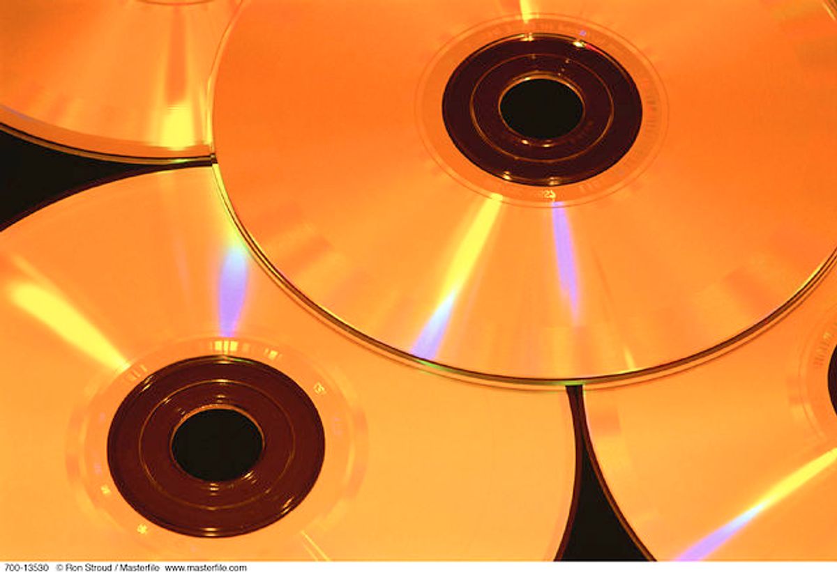 Inden du skulle høre en CD, så pustede du trofast på den og tørrede den i din trøje for at fjerne støv. Foto: Scanpix