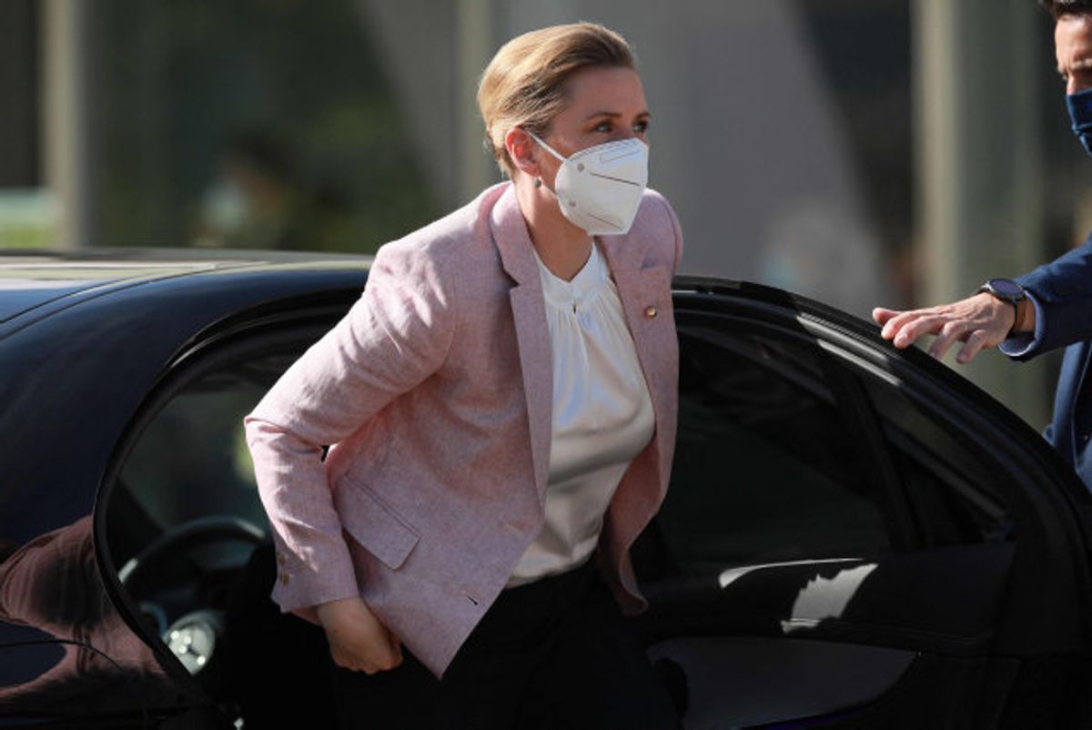 – Når man står her i solen i Portugal i dag, så under man alle danskere at komme ud at opleve verden og Europa igen, siger Mette Frederiksen. Foto: Estela Silva/AFP
