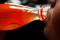 Tog sodavand og gik amok