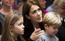 Se Kronprinsesse Mary og børnene til bogmesse