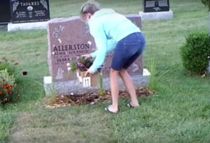 Hjerteløs gravrøver fanget på kamera