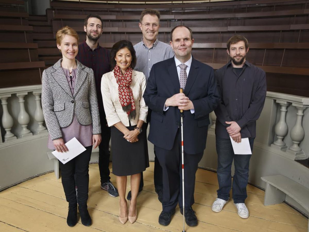 Grevinde Alexandra er protektor for Dansk Blindesamfund. Her er hun med ved uddelingen af midler fra Øjenfonden i maj 2015. Foto: Christian Grønne/Dansk Blindesamfund