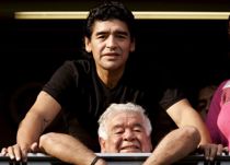 Dødsfald: Maradona har mistet sin far